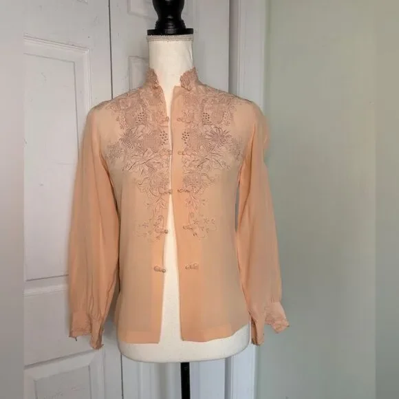 1950s Peony Silk Hand Embroidered Peach Pink Blouse - Picture 8 of 16